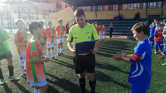HOMENAJE ARBITRO GRANADA