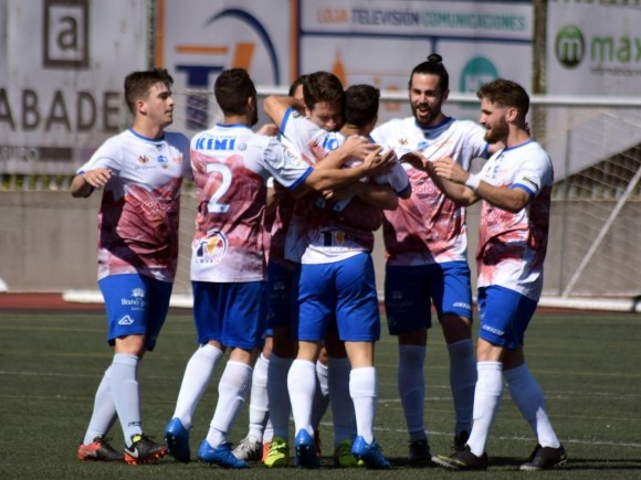 Loja celebra gol