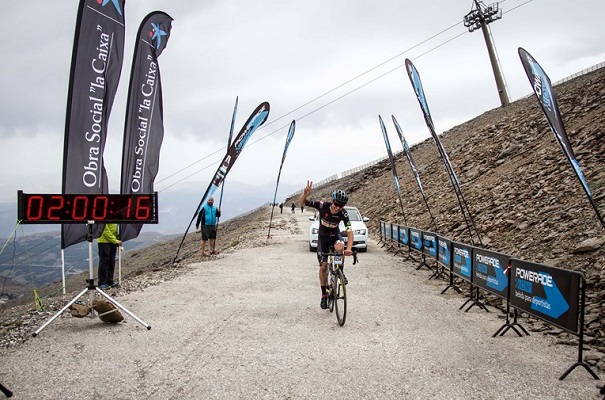 ROBLES GANA VELETA