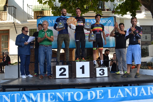 Marcos robles, en lo alto del podio