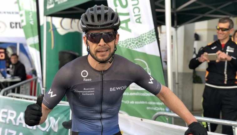 JOSE ALVAREZ GANA LABRADORES