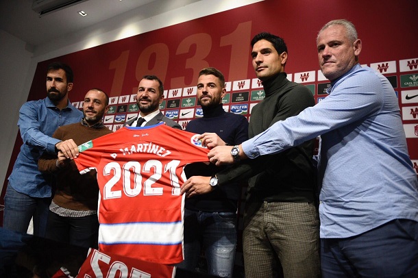 Martinez renovado feliz